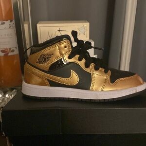 Jordan 1 mid SE (PS)
